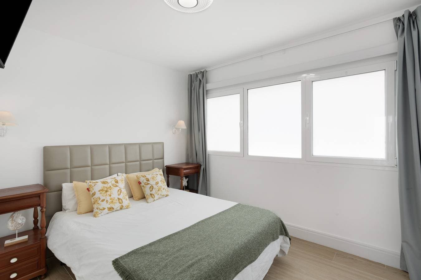 Foto 8 von 23: Ferienwohnung 'Flipper 302' mit Meerblick, Gemeinschaftspool und WLAN