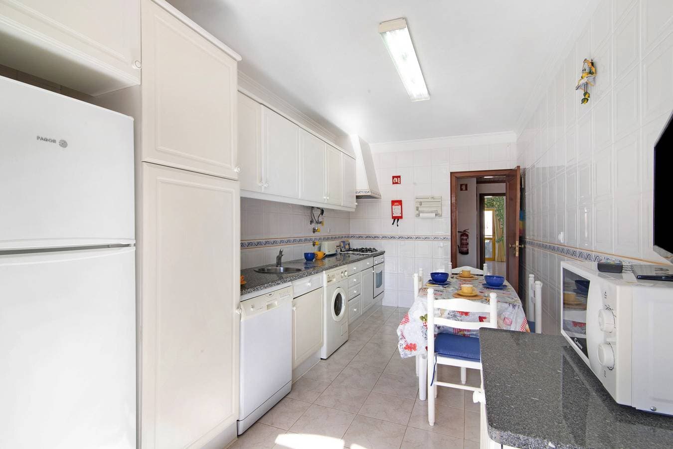 Foto 11 von 24: Ferienwohnung "Vila Mar Azul" mit Balkon, Gemeinschaftspool und WLAN