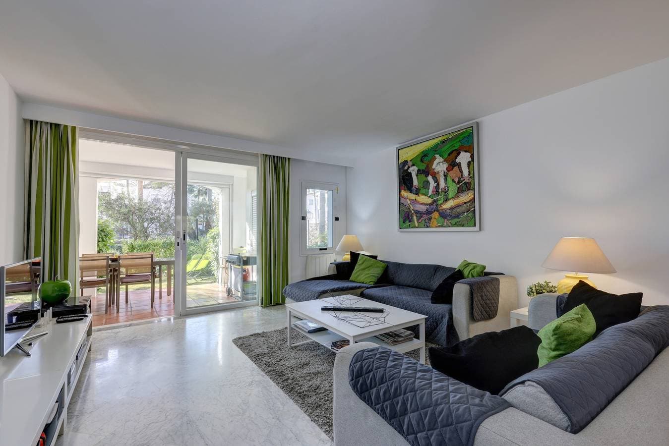 Foto 5 von 26: Ferienhaus 'Frontline Paradise Townhouse' in Strandnähe mit Balkon & Pool