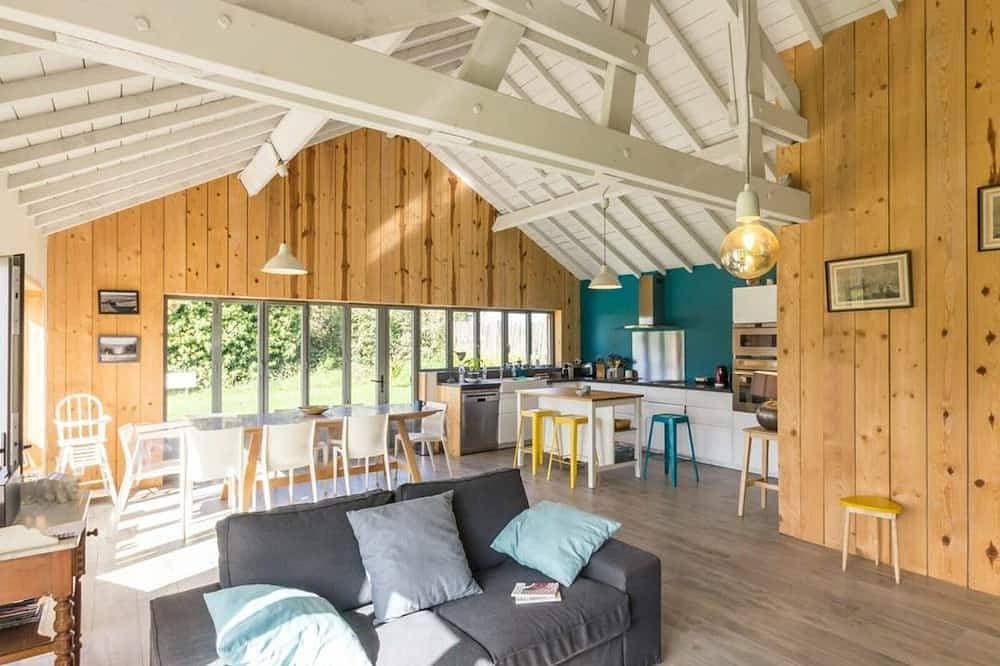 Zeitgemäßes Haus nahe am Meer mit Garten in Saint-Vaast-la-Hougue 1