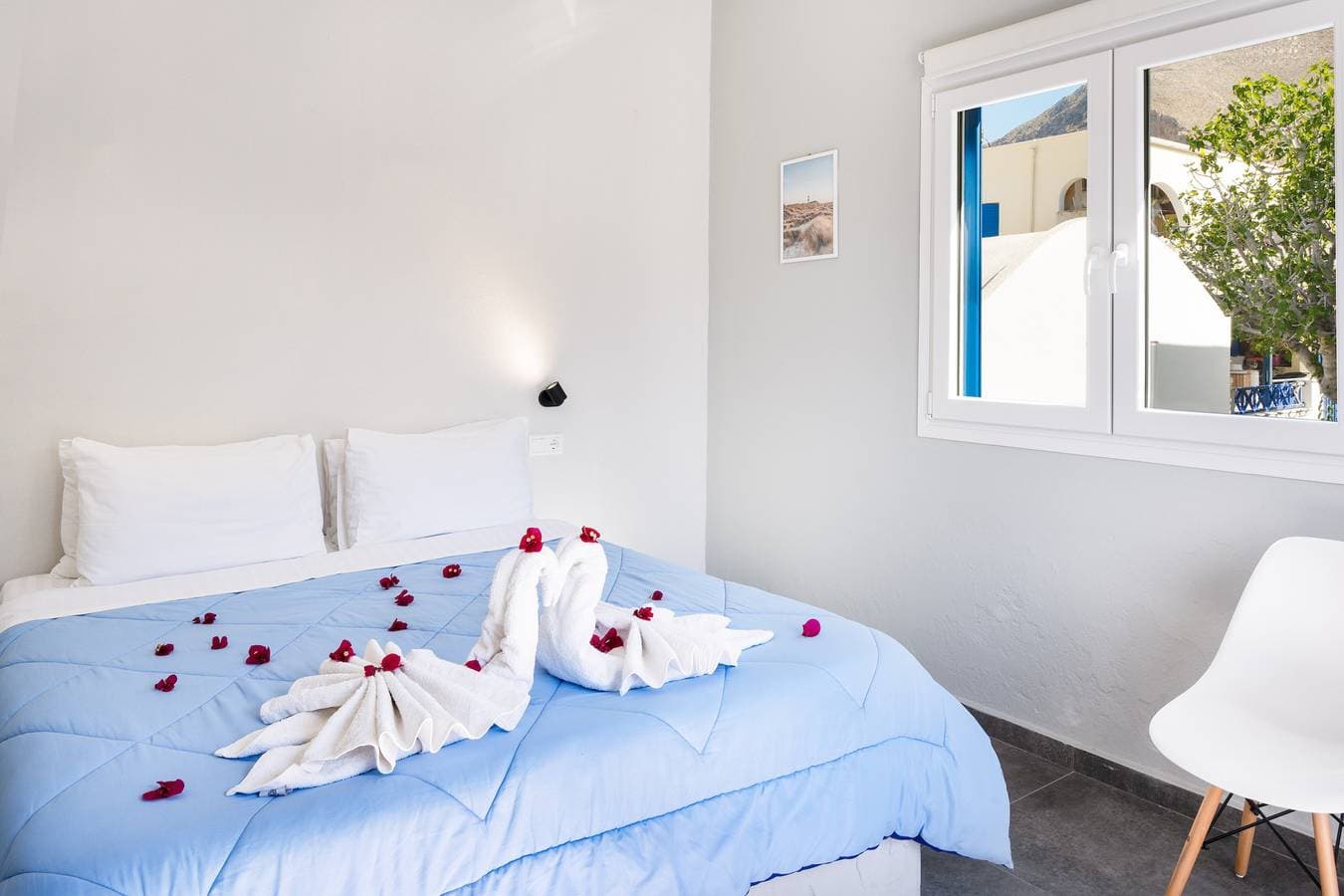 Foto 10 von 25: Aegean Blue Santorini Perissa in Strandnähe mit privater Terrasse und WLAN