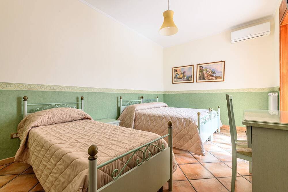 Foto 5 von 30: Apartment-Standard-Eigenes Badezimmer-Blick zur Meerseite-Casa Carolina Maiori