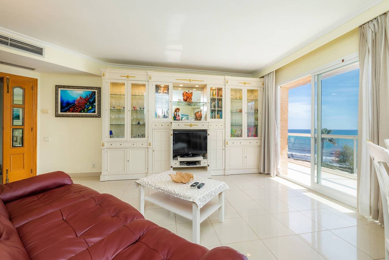 Foto 4 von 25: Seafront Apartment "Frente al mar" mit Meerblick, WLAN, Klimaanlage und Terrasse; Parkplatz vorhanden