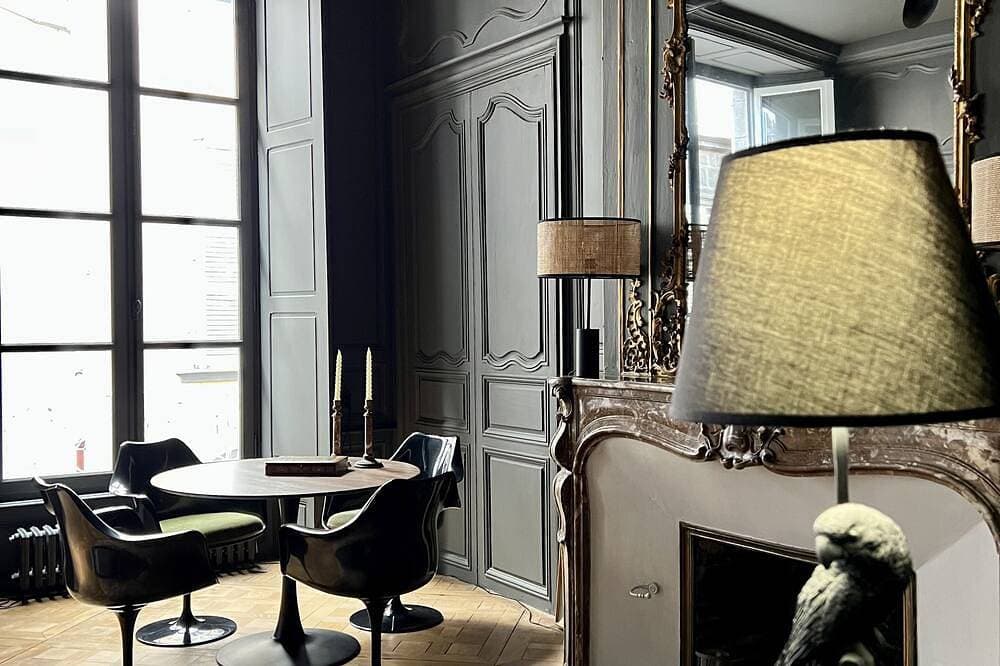 Splendid 2-room apartment 65 m2 17th century town house 1