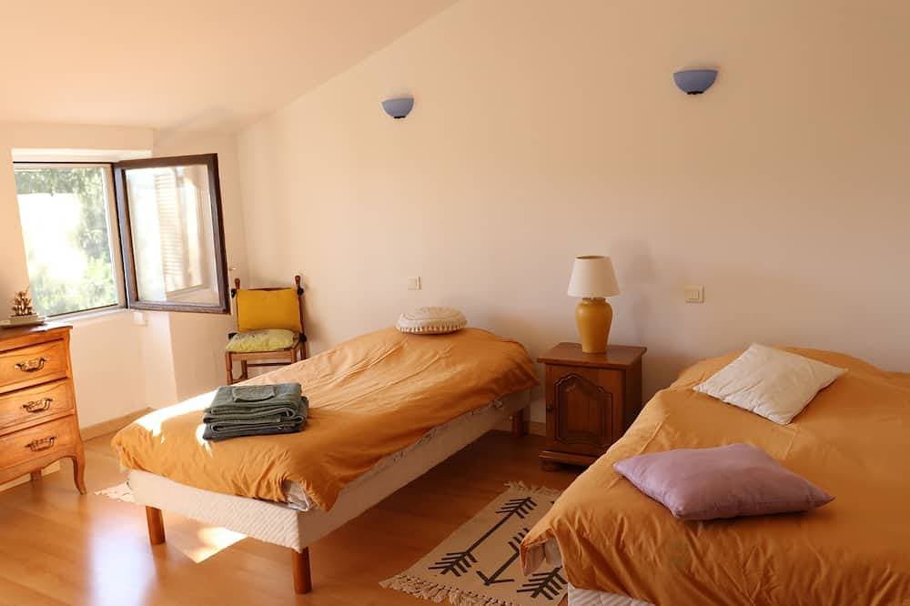 Foto 3 von 28: Small quiet house surrounded by olive trees between sea and mountains