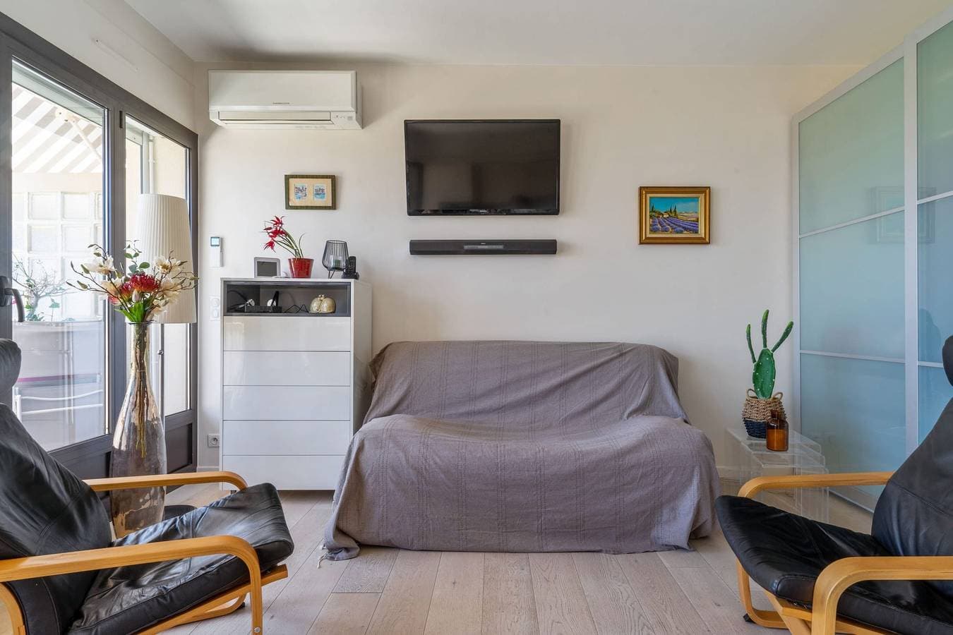 Foto 4 von 12: Wunderschöne und helle Wohnung mit Balkon und Meerblick in Cassis - Welkeys