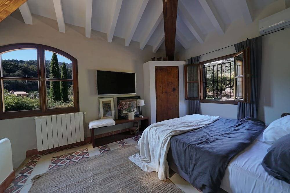 Foto 2 von 30: Stylish mansion in an enchanting garden in Biniaraix for 10 people