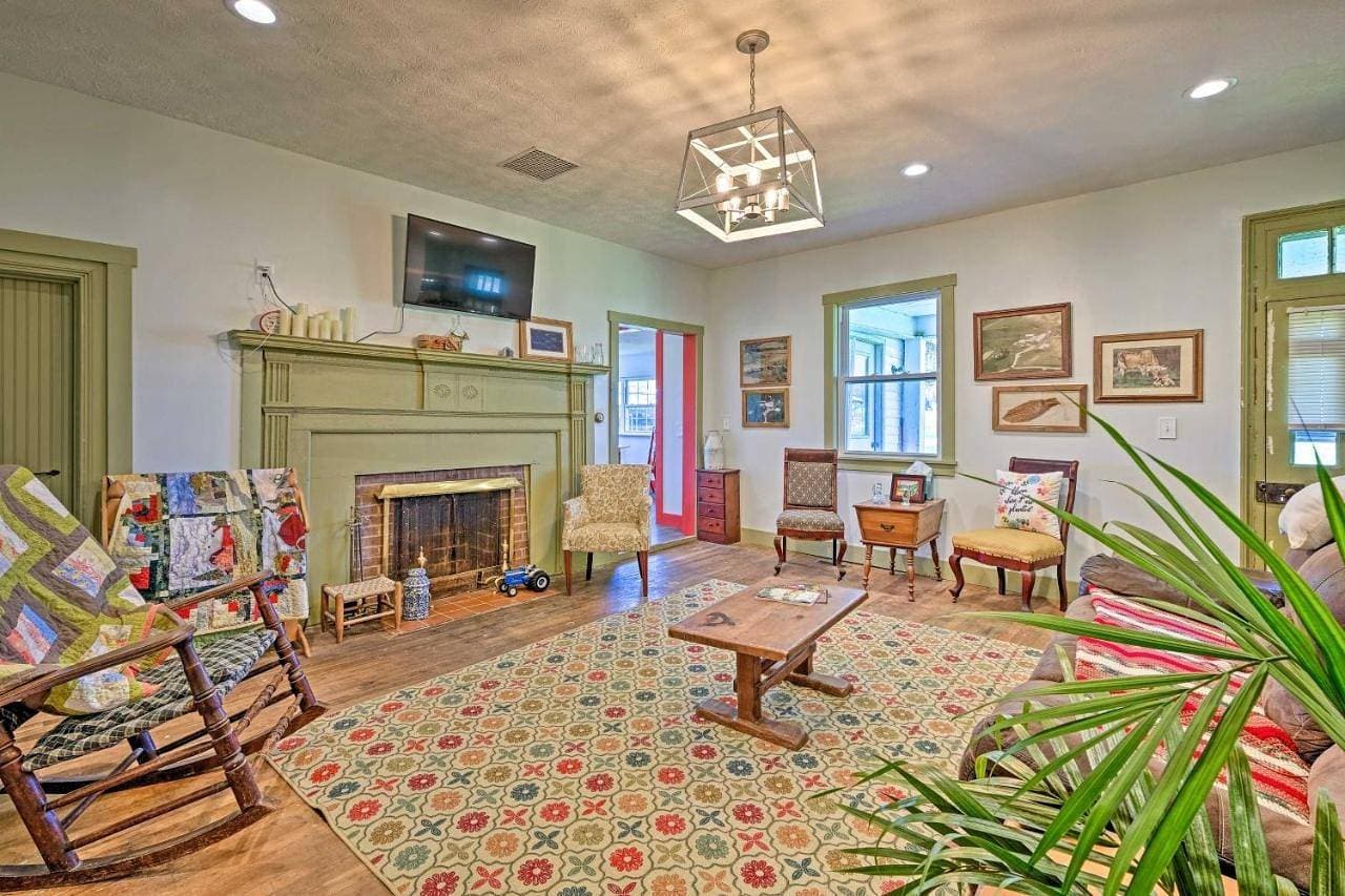 Renovated KY Farmhouse Retreat w/ Pasture Views! 1