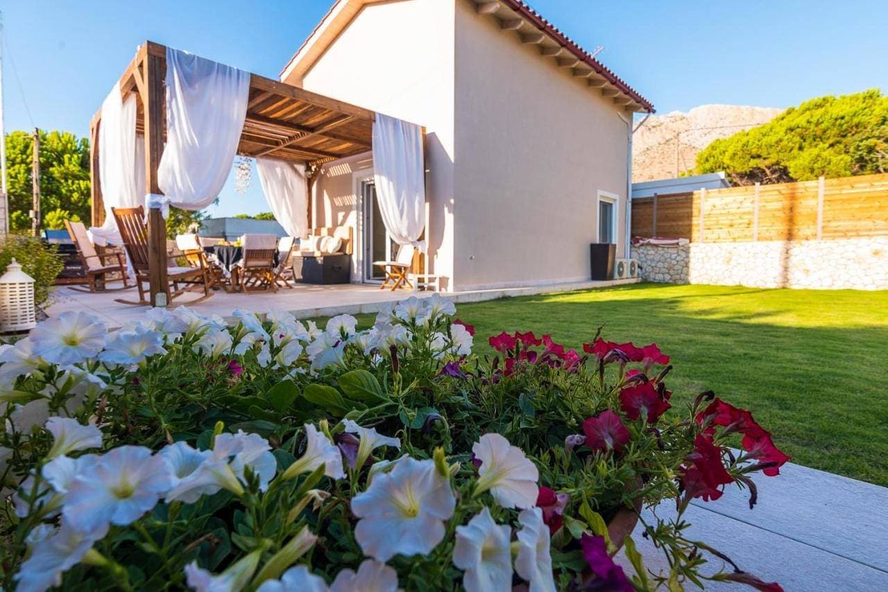 Stavros Beach Garden Villa 1
