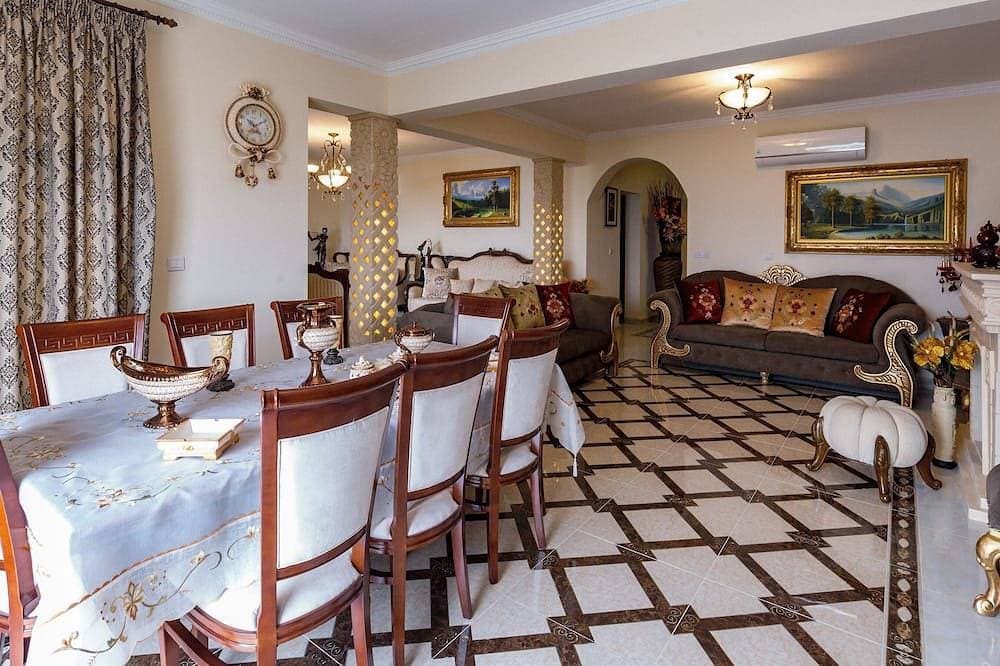 Foto 7 von 30: Argy Beach Front Luxury Villa near Latchi
