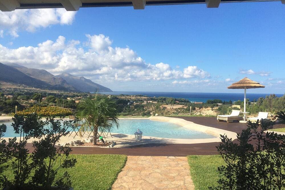Panorama-Villa mit Luxus privater Pool, Terrasse und Meerblick 1