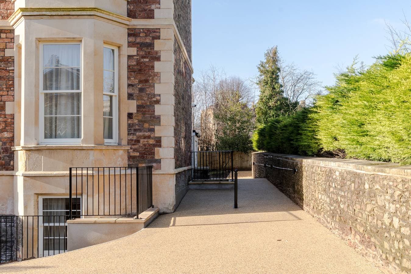 Foto 5 von 11: Your Apartment | Bristol Pembroke House | Deluxe Studio with Separate Kitchen