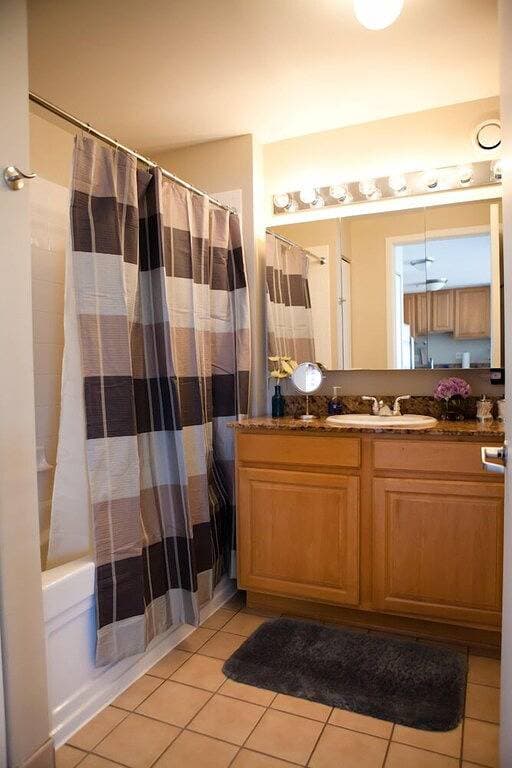 Foto 5 von 31: 52. Etage MagMile Penthouse - Ansichten, Kamin, Fitnesscenter, Pool, WiFi