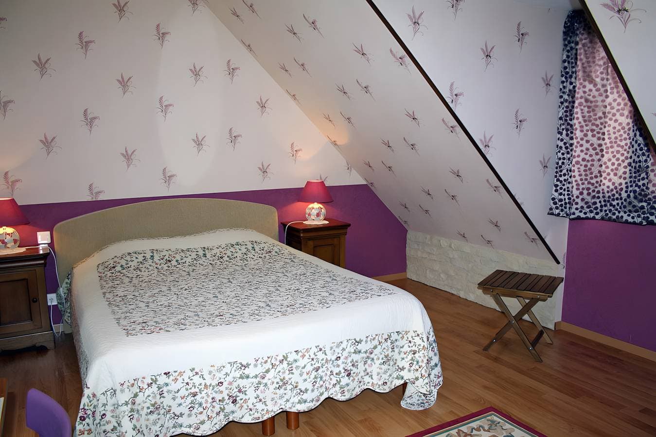 Foto 3 von 11: Gästezimmer „Le Logis du Mesnil“ mit Terrassen, Gemeinschaftsgarten und WLAN