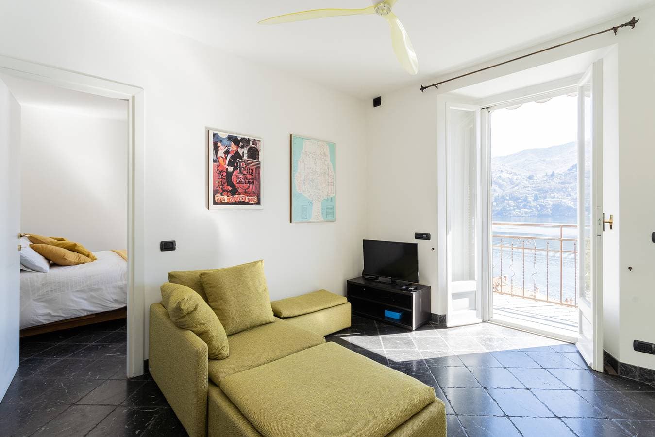 Foto 4 von 22: Lovely Apartment Overlooking Lake by RentAllComo