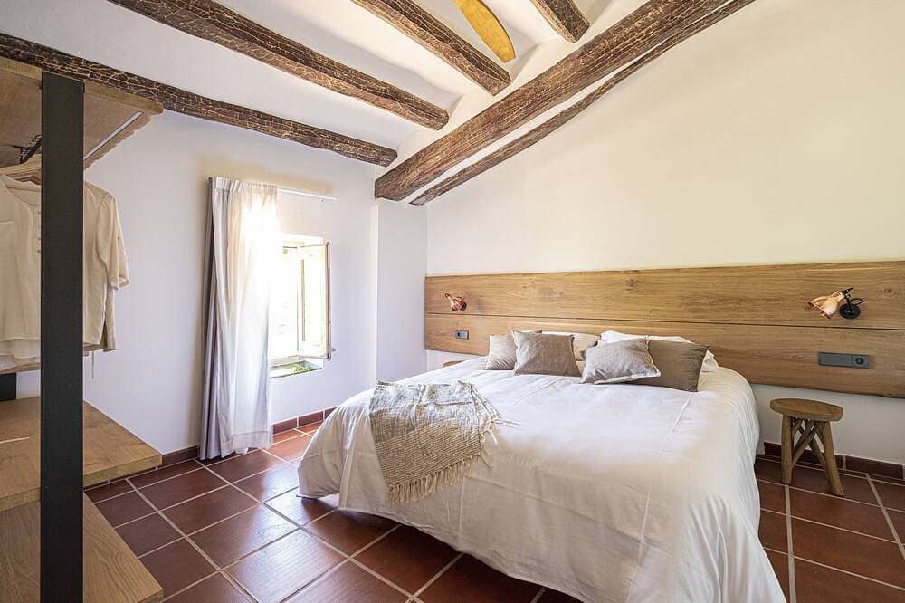 Foto 6 von 30: Atemberaubendes Landhaus umgeben von Weinbergen mit Blick auf Montserrat