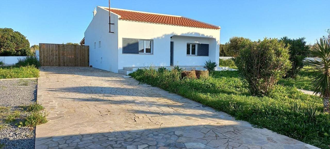 Foto 7 von 23: Three-Bedroom House