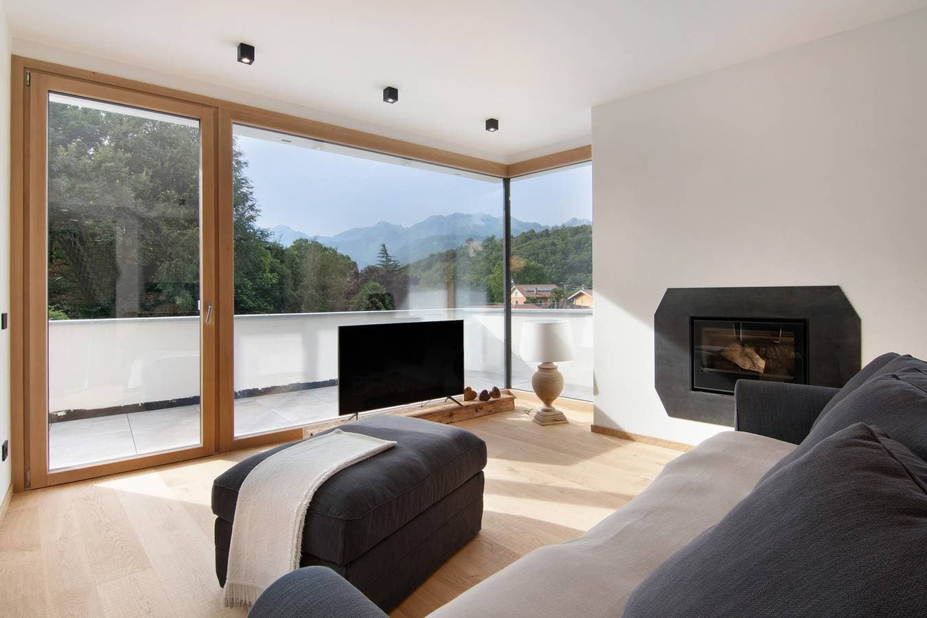 Foto 6 von 40: Ferienwohnung 'La Villa del Lago in Terrazzo' mit Meerblick, WLAN und Klimaanlage