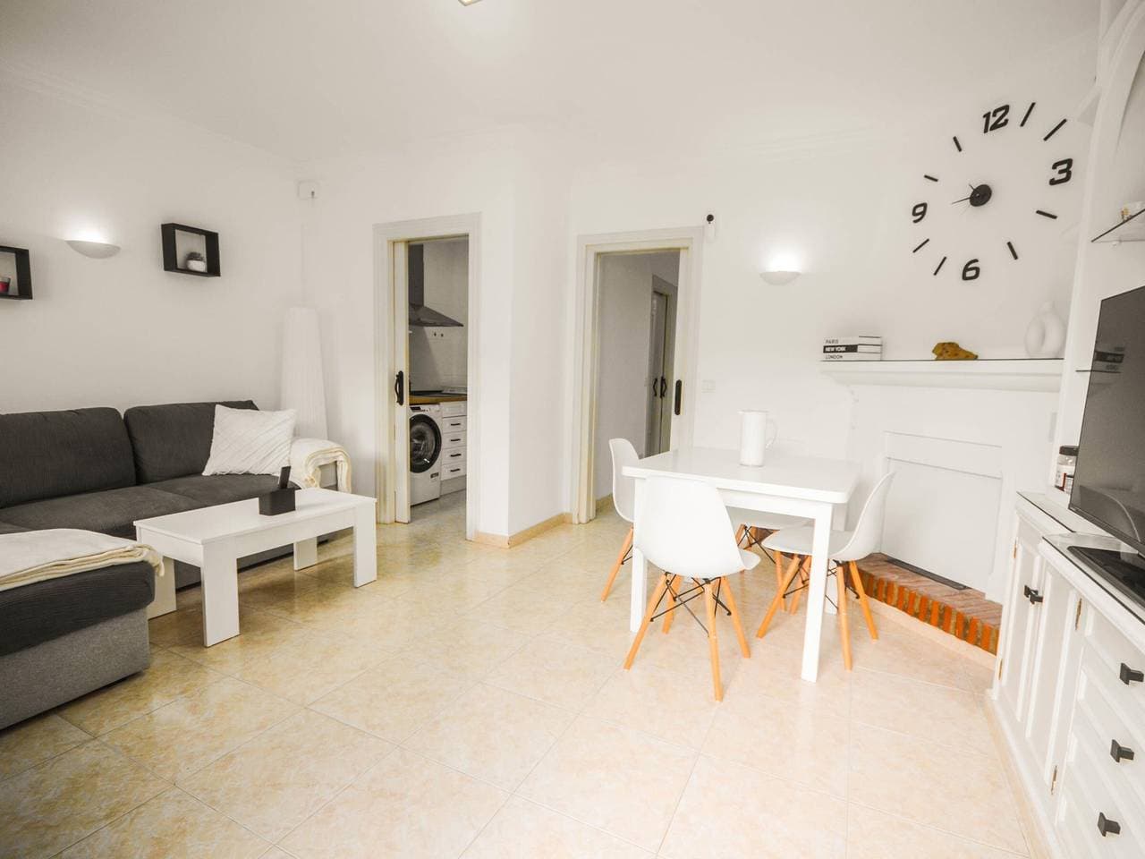 Foto 8 von 25: Strandbungalow in Estepona mit privatem Patio und Klimaanlage