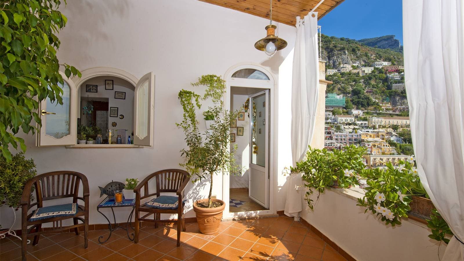 Foto 8 von 47: Villa für 6 Personen mit Balkon
