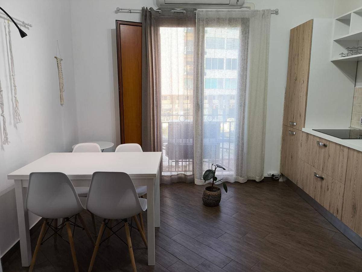 Foto 4 von 26: One-Bedroom Apartment with City View