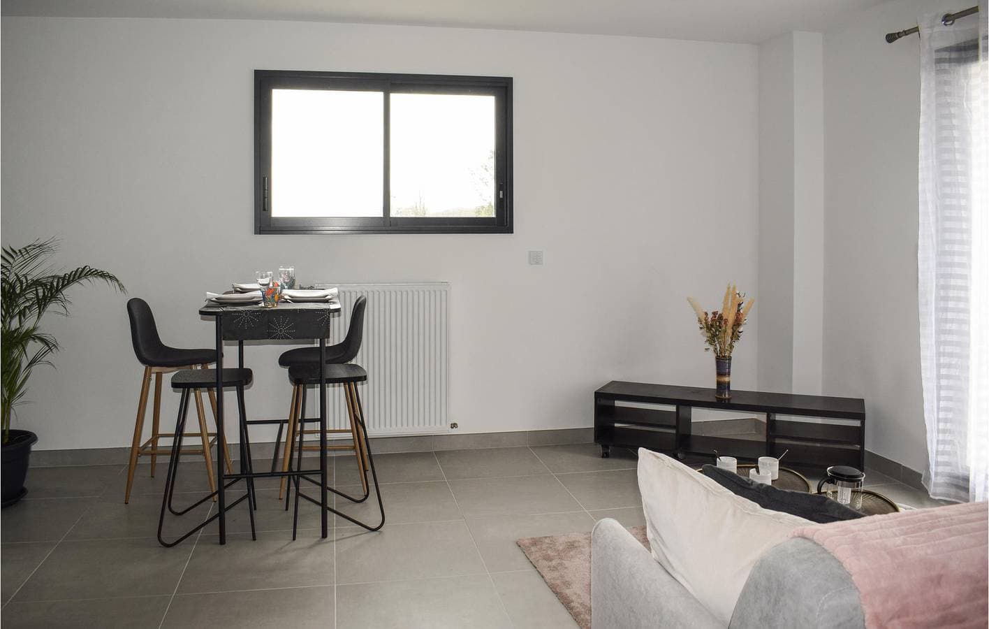 Foto 8 von 20: Charmante 70qm Wohnung | Parkplatz, TV, Garten & WiFi | Nähe Lantic & Fluss