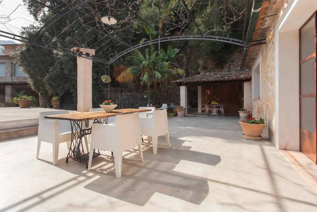 Foto 11 von 43: Ferienhaus Can Garí mit Bergblick, Pool, Terrassen und WLAN