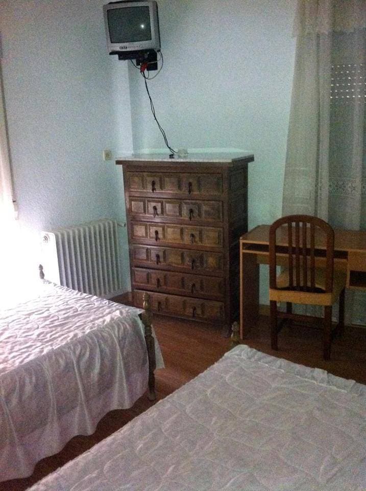 Foto 8 von 14: Double or Twin Room with Shared Bathroom