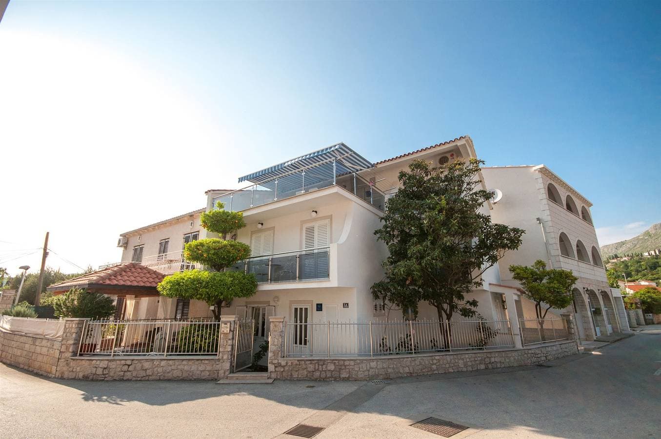 Apartment and Rooms Mato 1