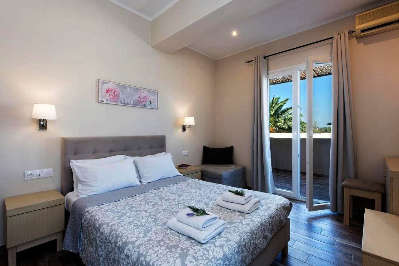 Foto 4 von 15: Double or Twin Room with Car Package