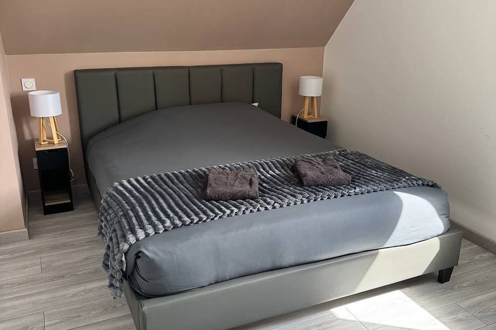 Foto 3 von 23: La maison des Laquais offers 3 bedrooms for 6 people.