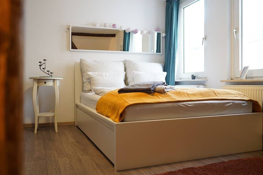 Foto 3 von 30: Offene, gemütliche Dg-Etage in Haus - Mit Wohnzimmer, gr. Bad, Wifi, Netflix