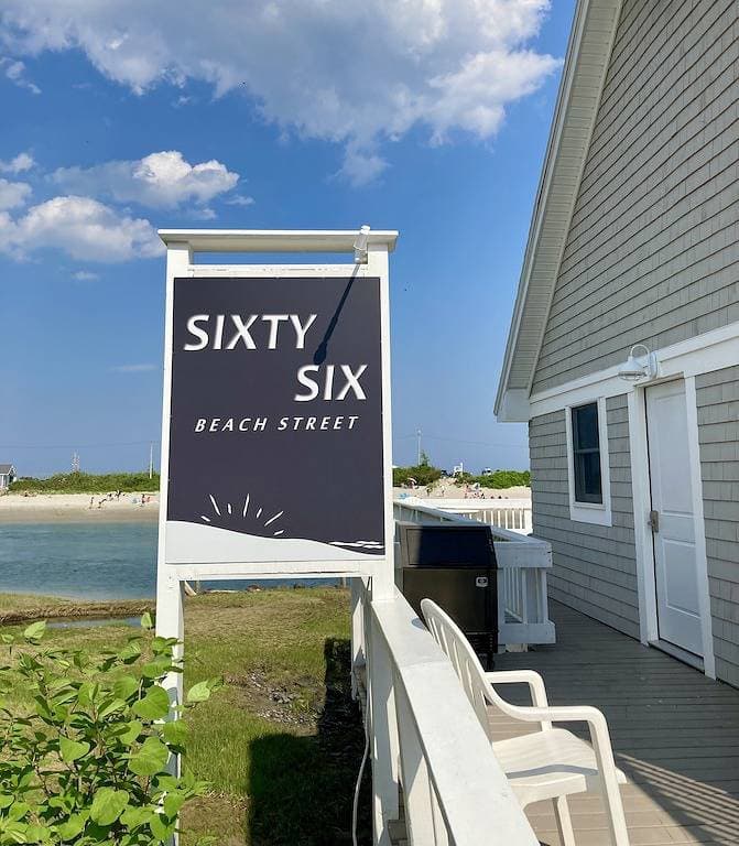 Foto 6 von 17: Ogunquit ocean front 1Br/1Ba with deck,  short walk to beach + center of town