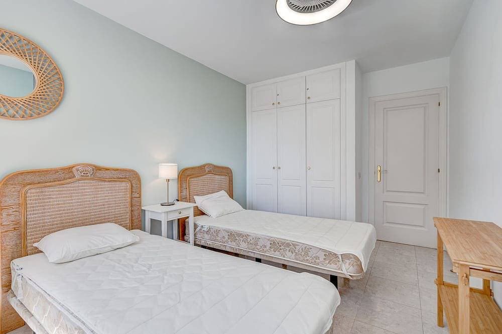 Foto 3 von 15: Winter Gardens, Golf del Sur, 2 Bedrooms 2 Bathrooms apartment with terraze