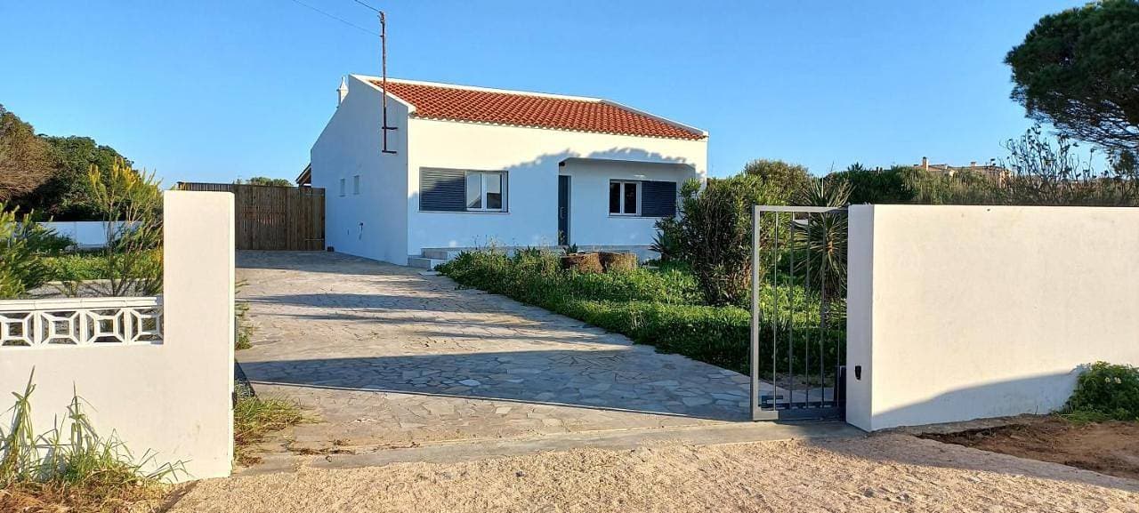 Foto 2 von 23: Three-Bedroom House