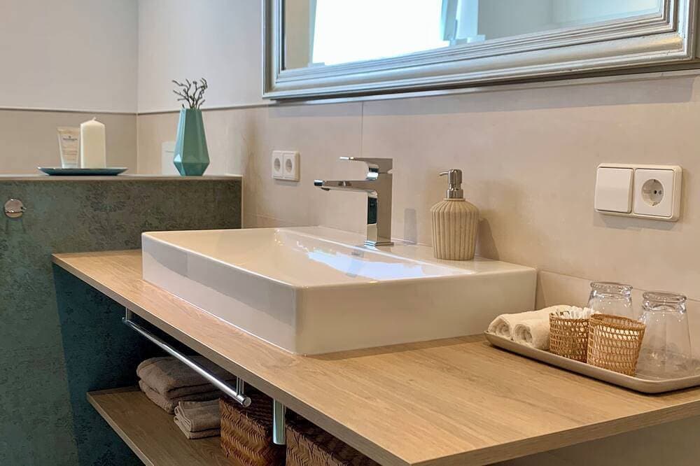 Foto 5 von 30: 5-Sterne Ferienwohnung Panorama-Suite mit Traumaussicht, Garten und Sauna