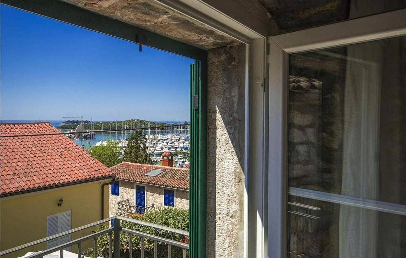 Foto 9 von 38: Rustikales Steinhaus nur 300 Meter zum Strand mit Meerblick, Grill, Terrasse