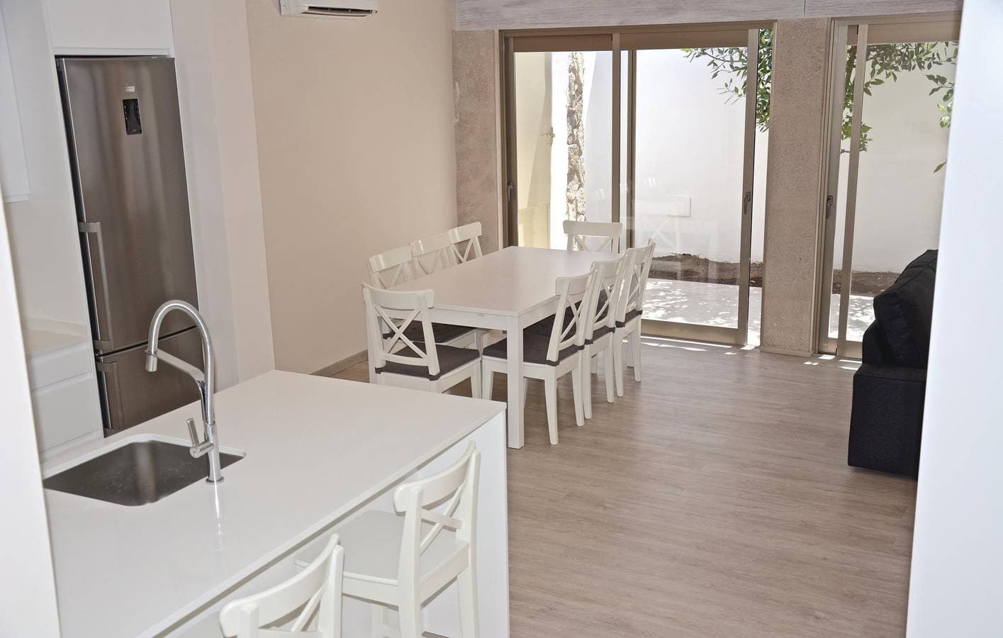 Foto 13 von 28: Geräumiges Apartment mit AC, Küche und Terrasse in Strandnähe