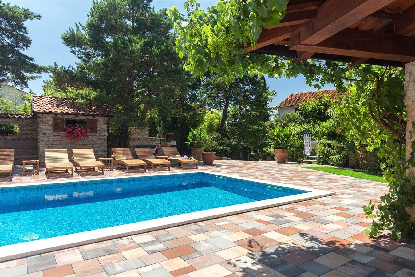 Foto 2 von 21: Ferienwohnung Antonia 4 mit Pool