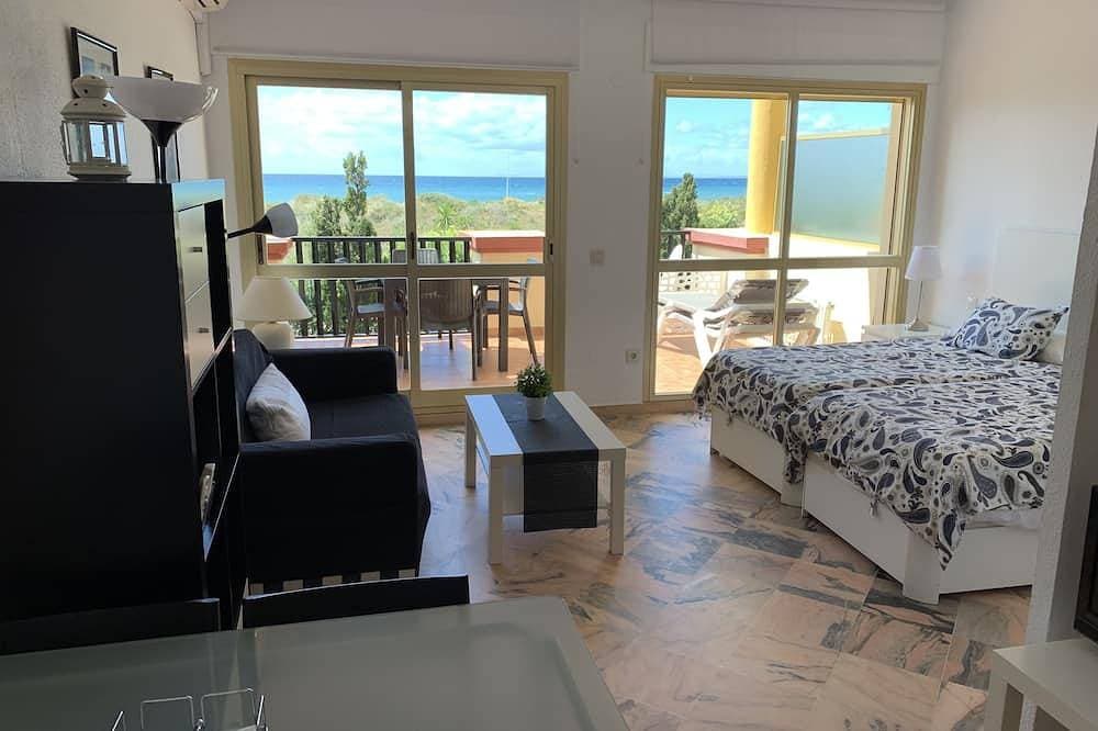 Foto 2 von 16: Apartment 817 on the beachfront with sea views