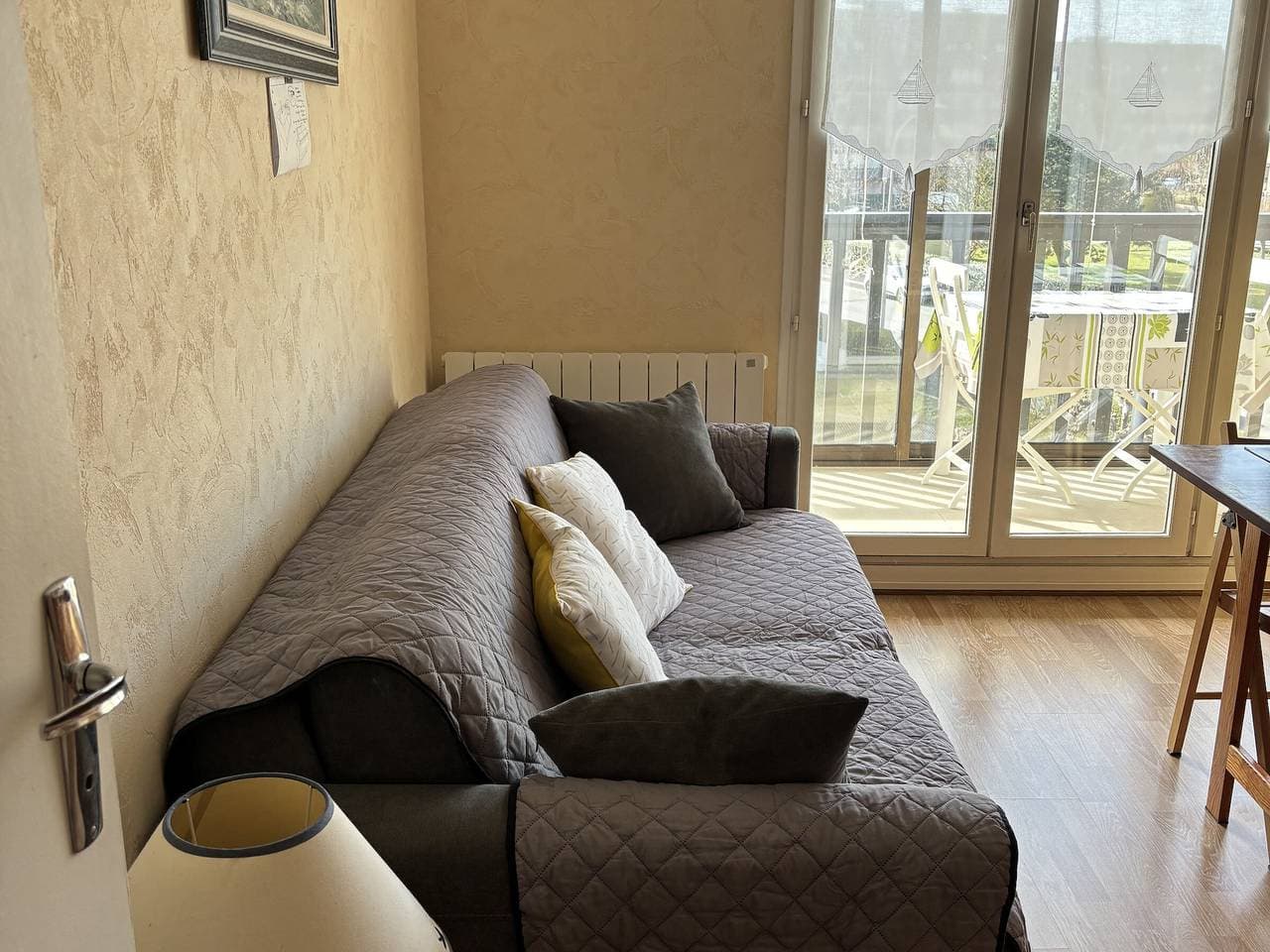 Foto 3 von 16: 2-Zimmer-Wohnung mit Meerblick-Loggia und Parkplatz, Strandnah