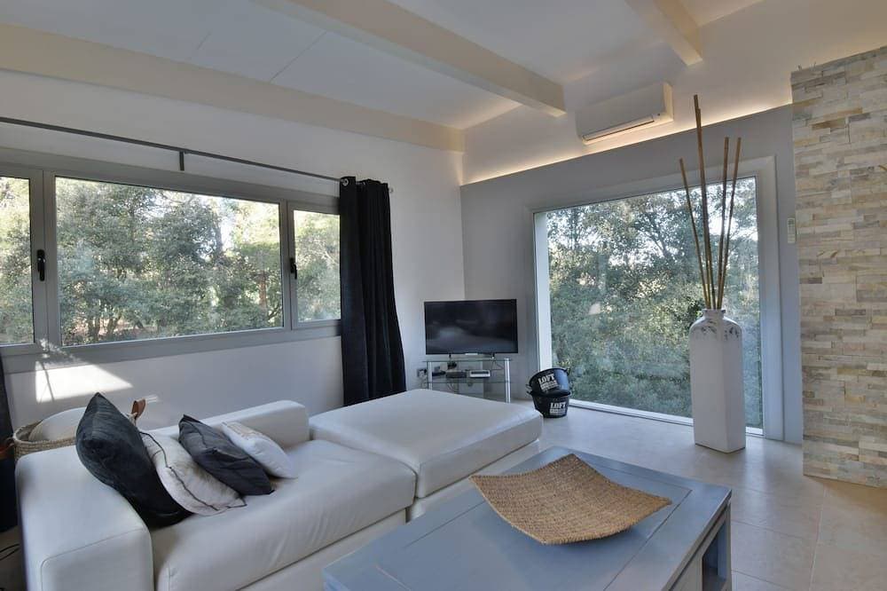 Foto 9 von 30: Maison Contemporaine Avec Piscine à Mi-chemin Entre la Plage de Sa Tuna et Begur