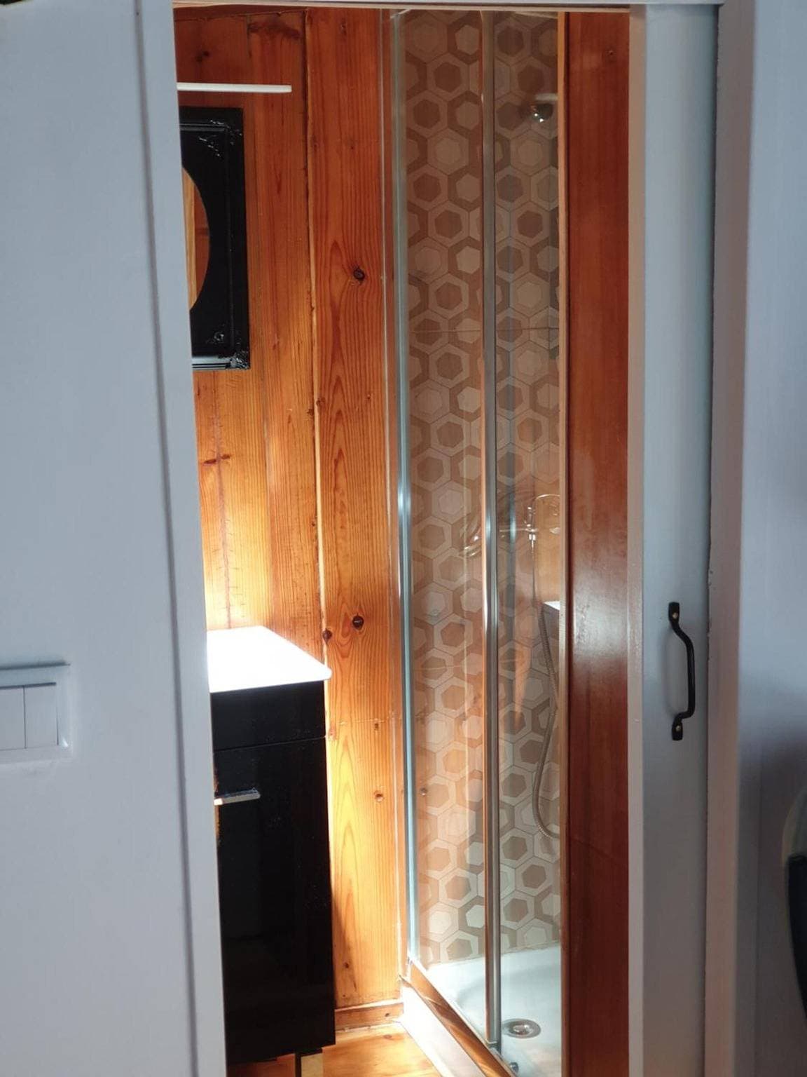 Foto 9 von 23: Zimmer 'Twin' mit gemeinsamem Garten und WLAN