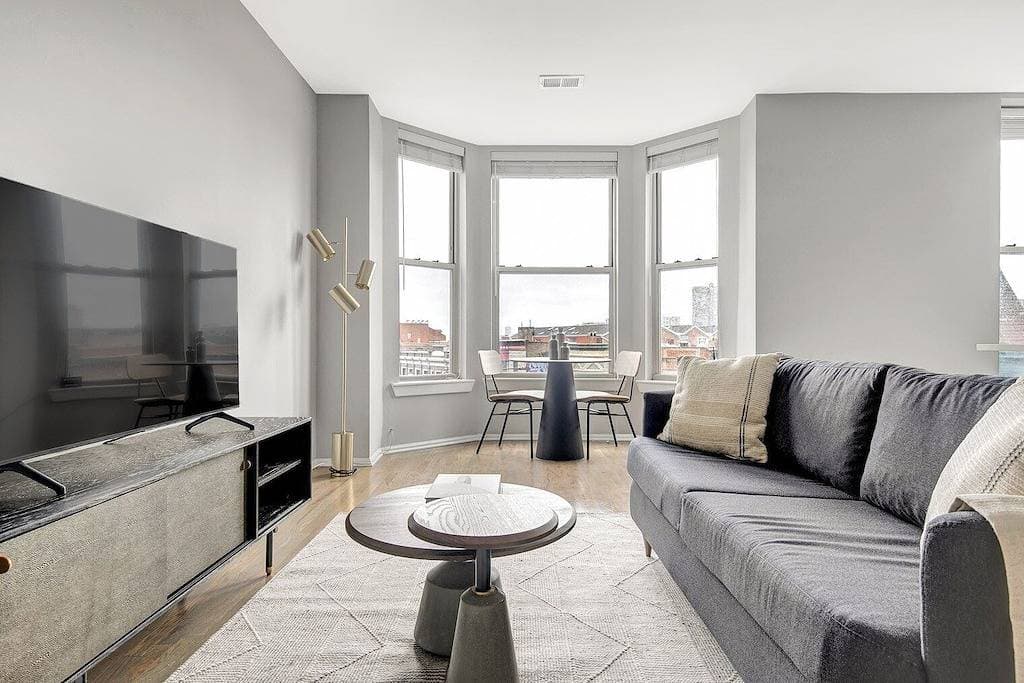 Foto 13 von 20: Airy Lakeview 1Br w/ W/D, 1 block to L, near Wrigley Field, by Blueground