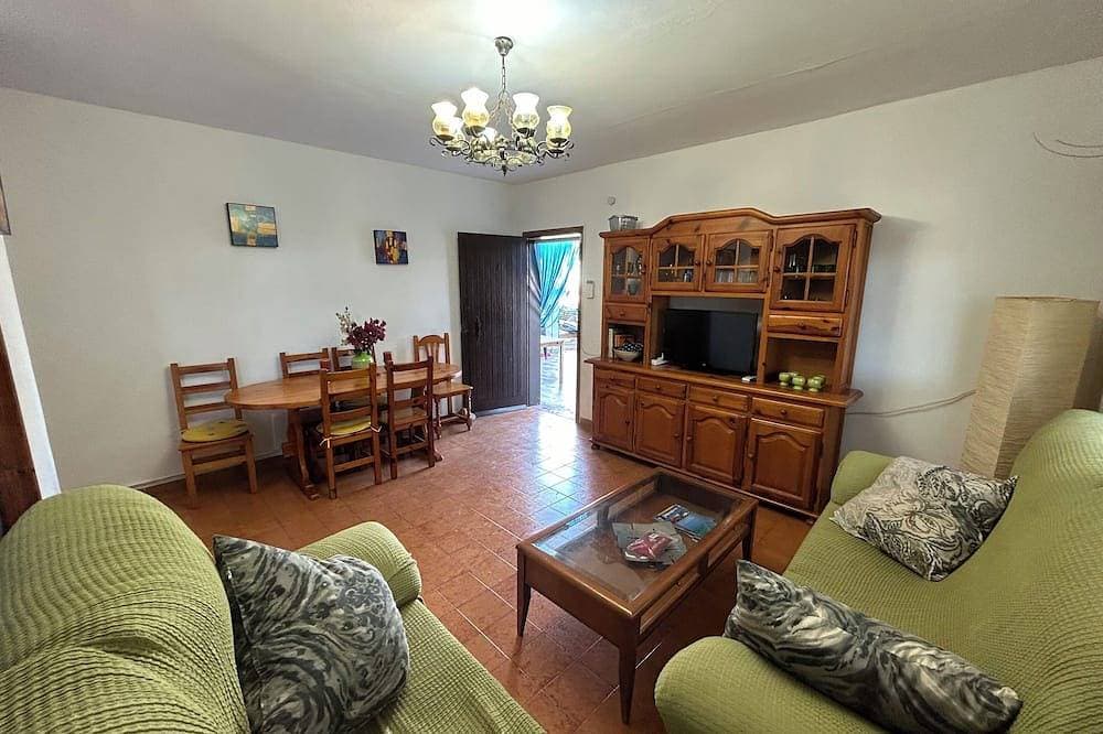 Foto 10 von 20: Faro de Mar, with large terrace and 5 minutes from the beach.