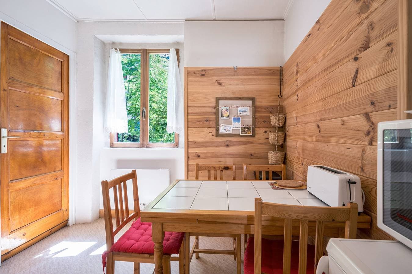 Foto 5 von 20: Ferienwohnung 'Rose Des Neiges' mit Bergblick, Gemeinschaftsgarten und Wi-Fi