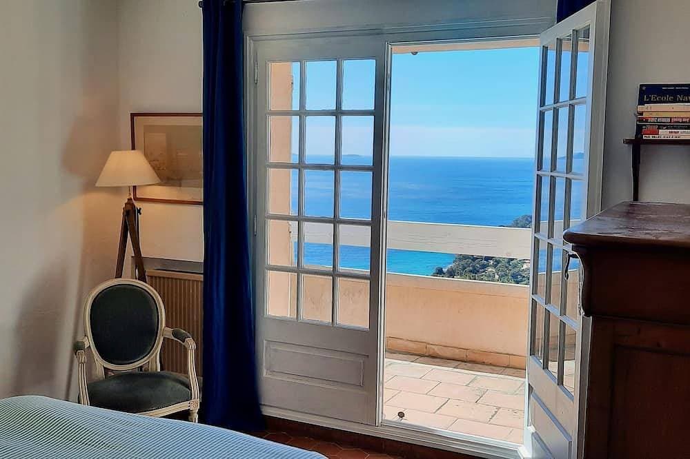 Foto 2 von 30: Large family home with exceptional views and swimming pool at Rayol Canadel