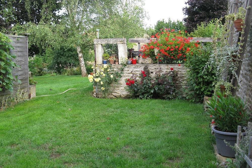 Freistehendes Haus in einem Dorf mit Geschäften mit der Bezeichnung 3 Sterne 1