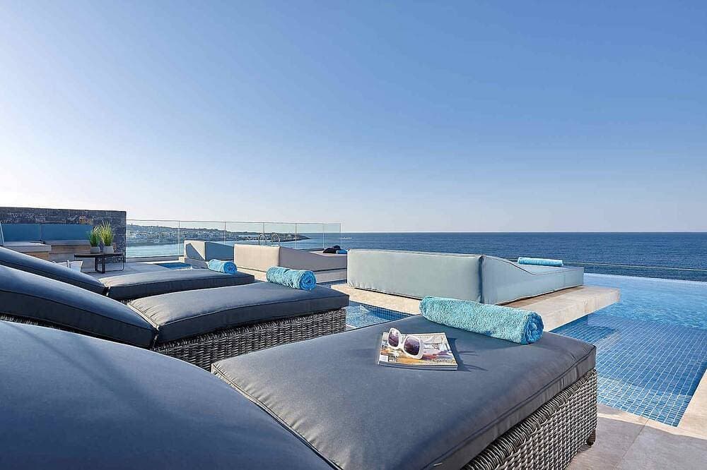 Foto 10 von 20: Neu 1 Schlafzimmer Apartments mit Meerblick, Infinity-Pool, familienfreundlich, Strand