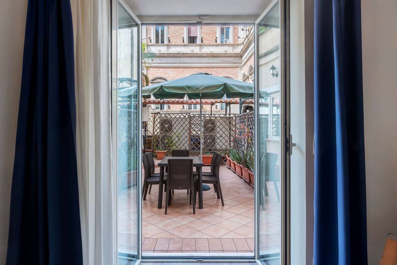 Foto 6 von 34: Ferienwohnung für 6 Personen mit Balkon/Terrasse